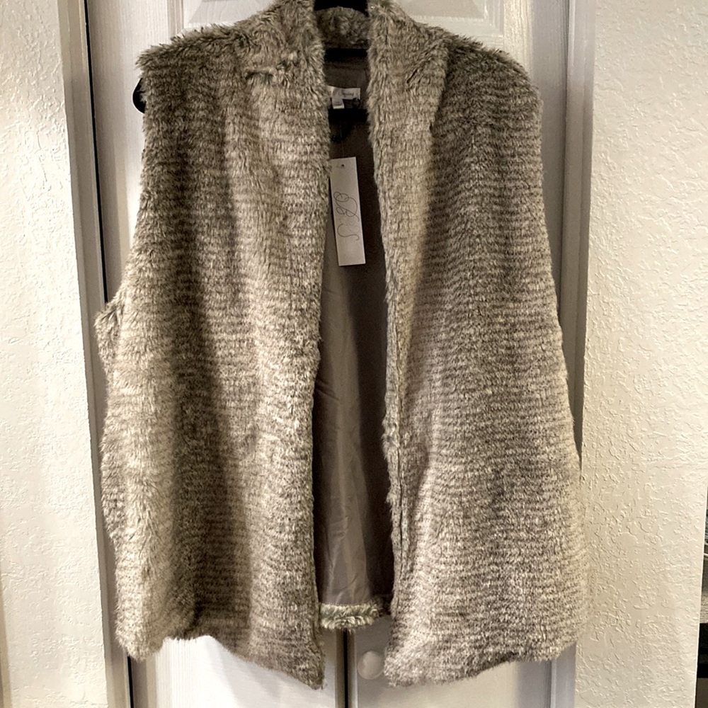 NWT Womens 1X Bows and Sequins faux fur vest w/ pockets!
